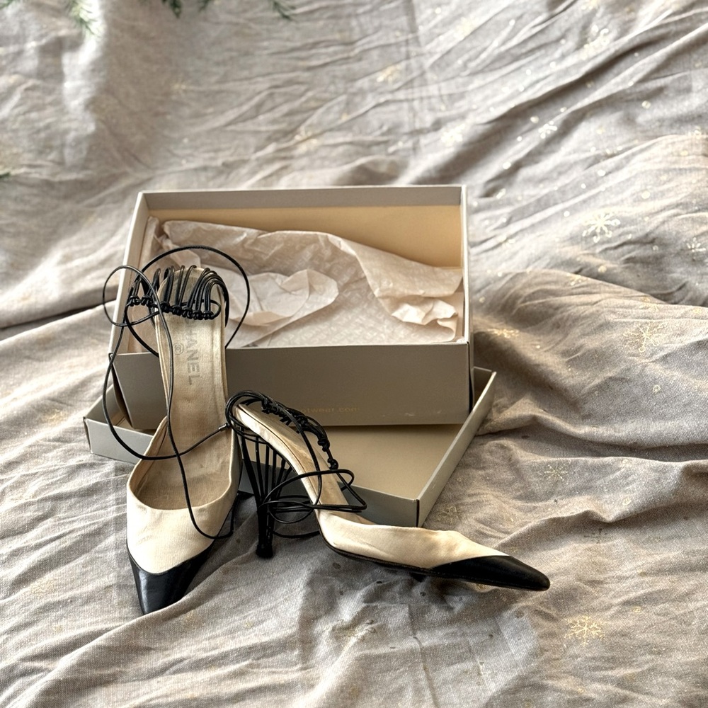 Chanel Vintage Cream/Black Cage Stiletto Heels 40